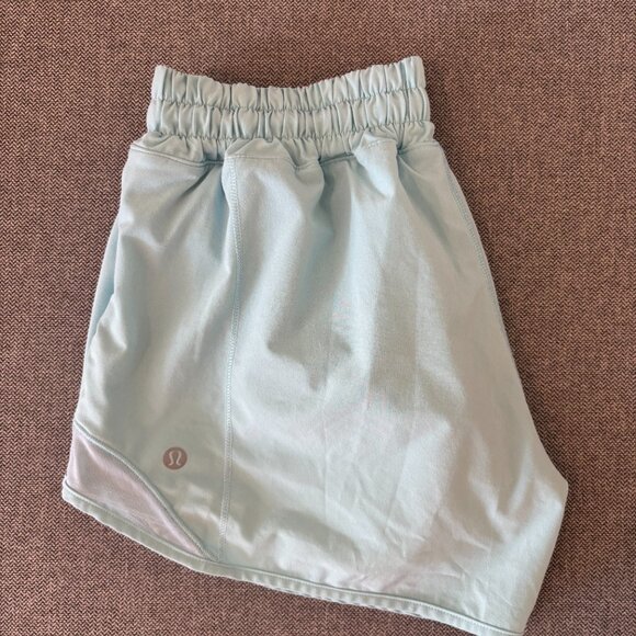 Lululemon Hotty Hot Low-Rise Lined Short 4" - Size 6 - Picture 8 of 9